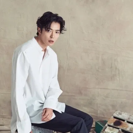 Behind-the-scenes cut of Kim Jaewook