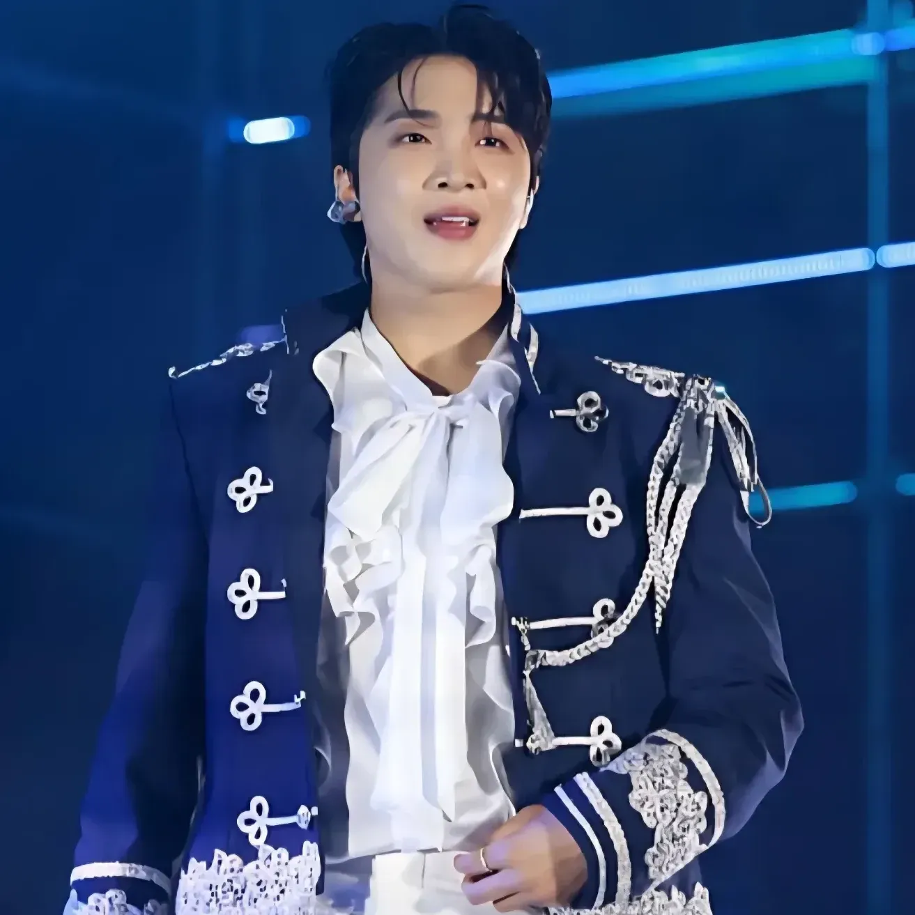 A moment captured by a fan of Hwang Yunsung