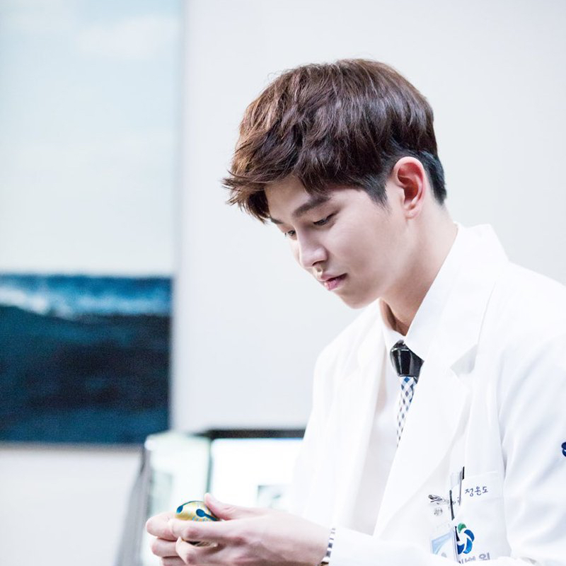 Behind-the-scenes cut of Yoon Kyunsang