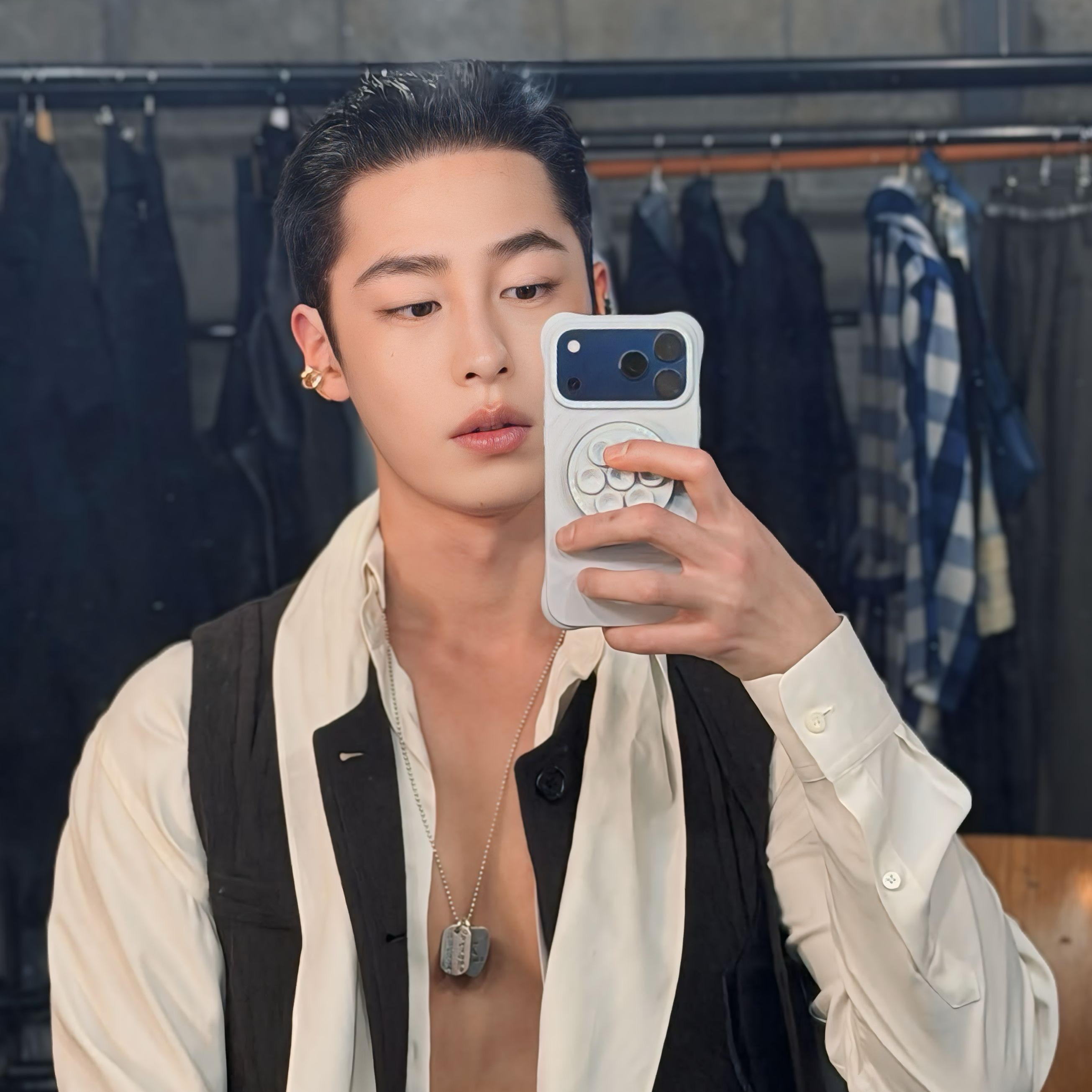 Cuplikan di balik layar dari Lee Jaewook