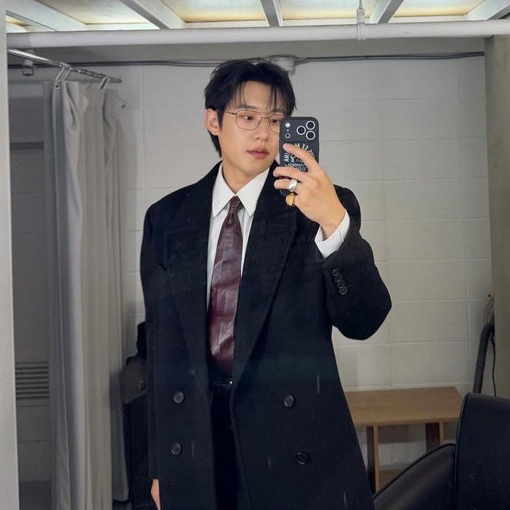 Behind-the-scenes cut of Kim Sungcheol