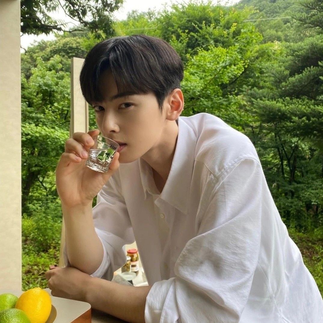 Latest photo of Cha Eunwoo