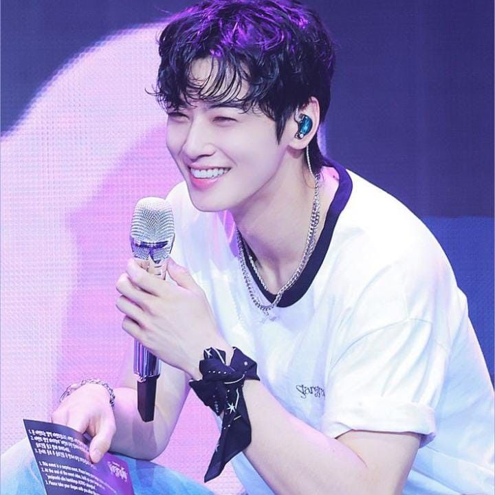 Recent activity shot of Cha Eunwoo