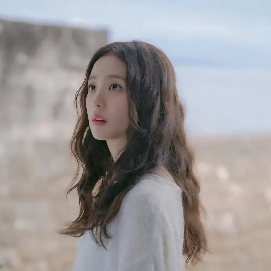 Latest photo of Jisoo (1995)