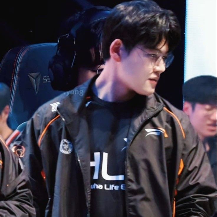 Gumayusi的最新照片