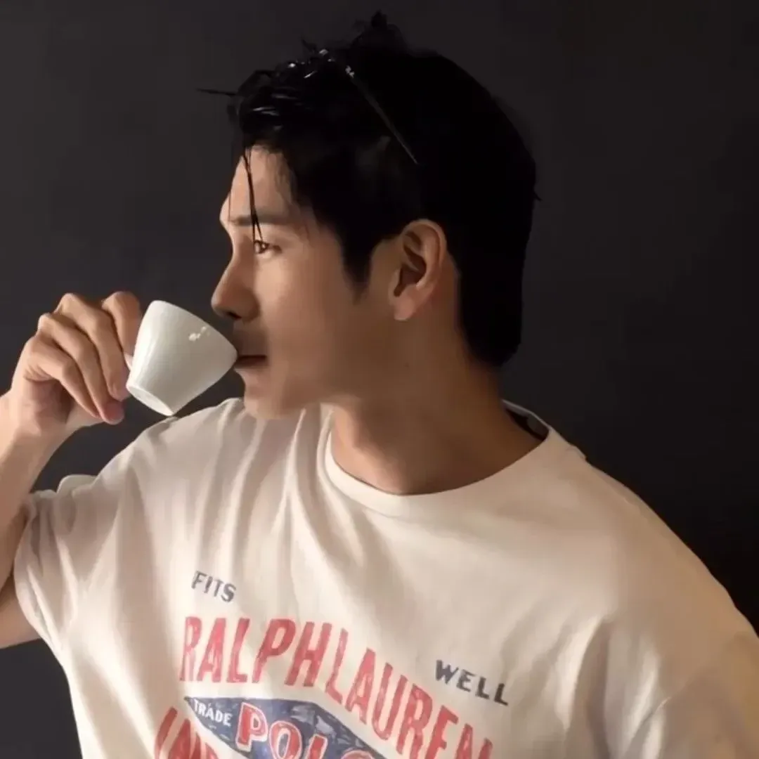 粉絲拍下的邕聖祐瞬間