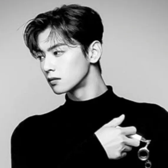 Behind-the-scenes cut of Cha Eunwoo
