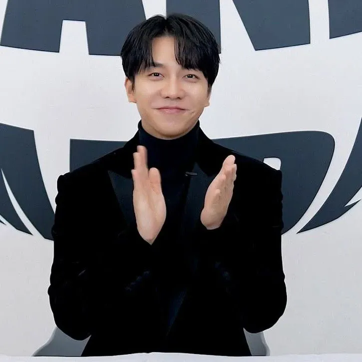Momen yang diabadikan oleh penggemar Lee Seunggi