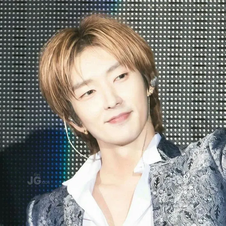 A moment captured by a fan of Lee Joongi