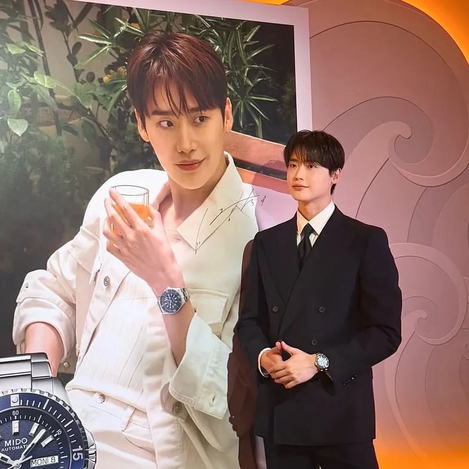 A moment captured by a fan of Lee Jongsuk