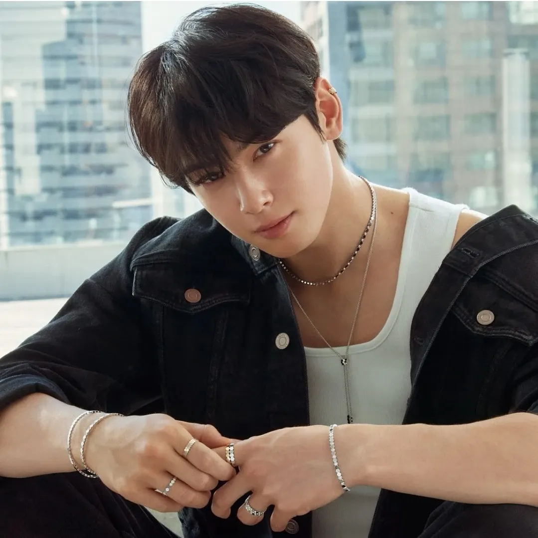 A moment captured by a fan of Cha Eunwoo