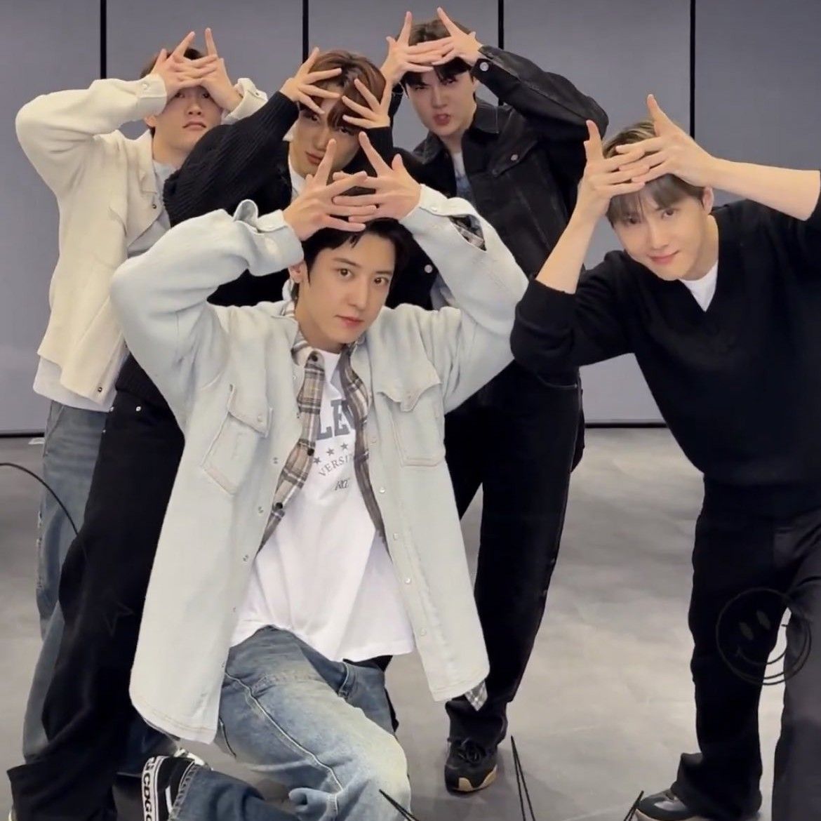 粉絲拍下的都暻秀 (D.O.)瞬間