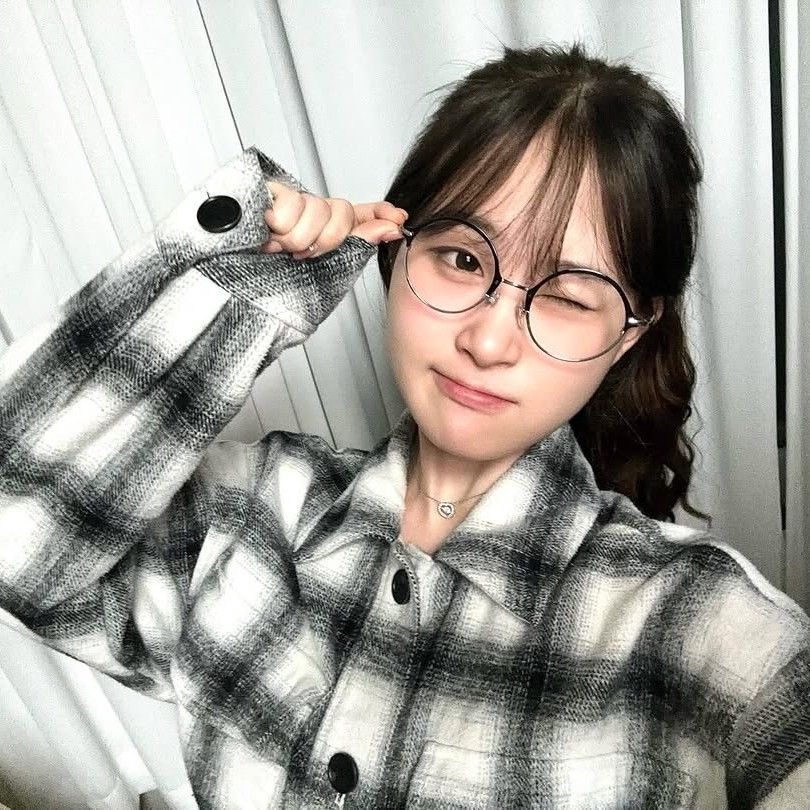 김다현의 비하인드 컷