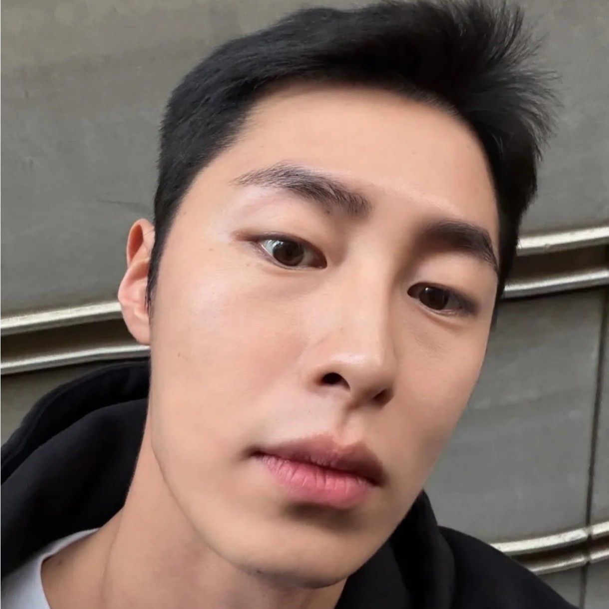 Behind-the-scenes cut of Lee Jaewook