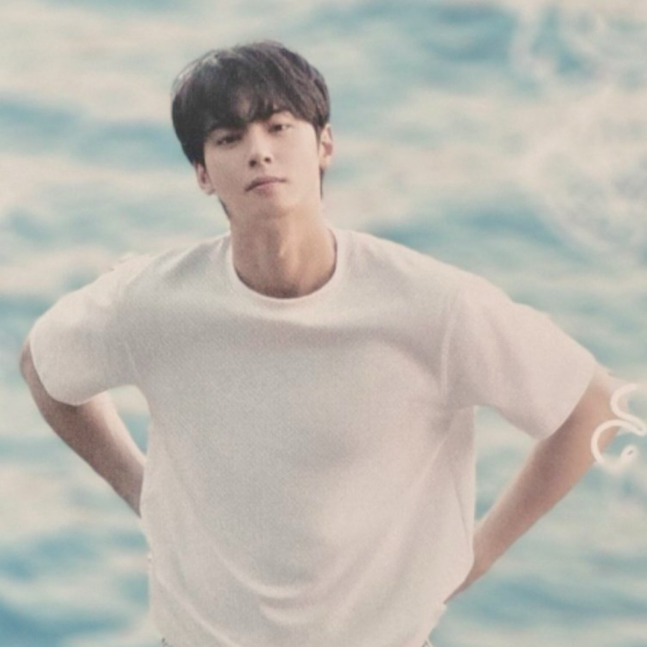 Latest photo of Cha Eunwoo