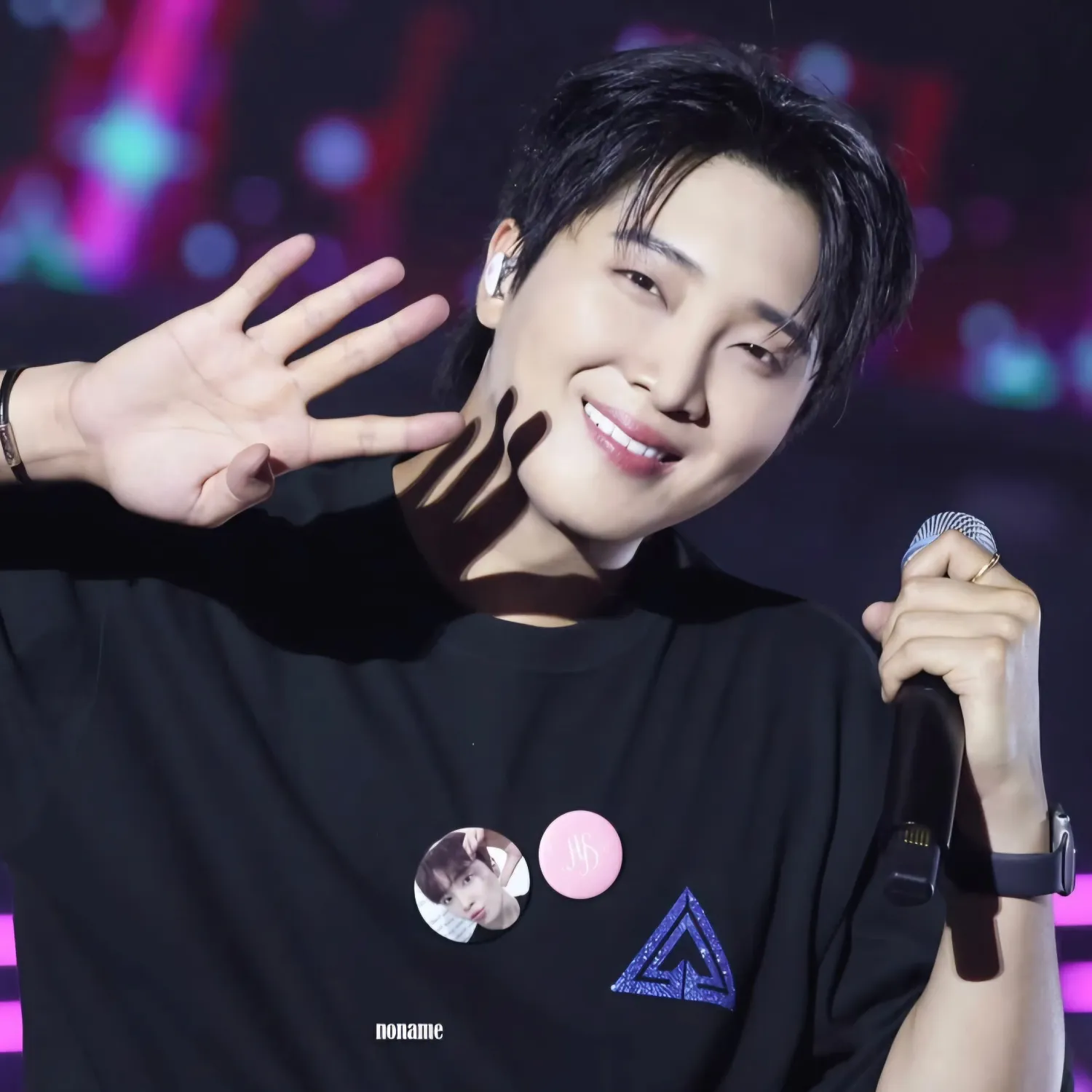 A moment captured by a fan of Hwang Yunsung