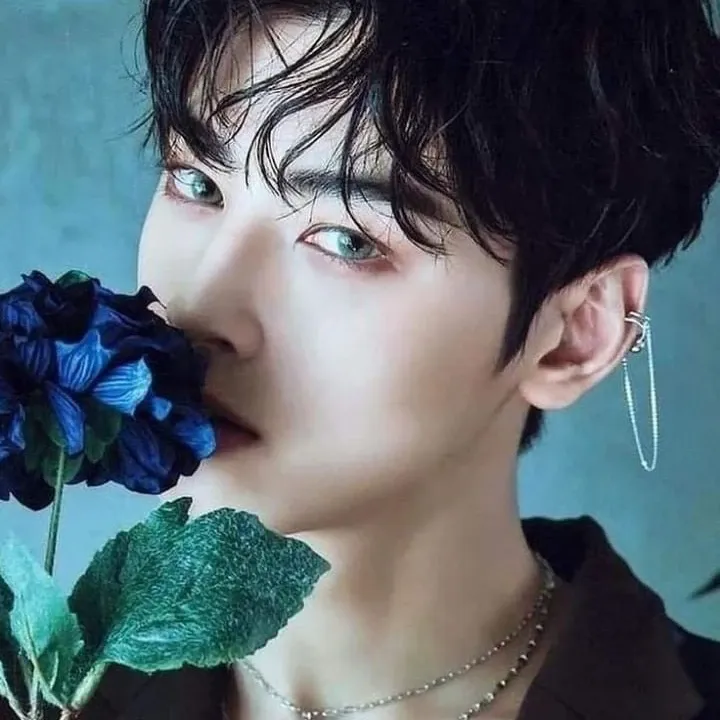 A moment captured by a fan of Cha Eunwoo