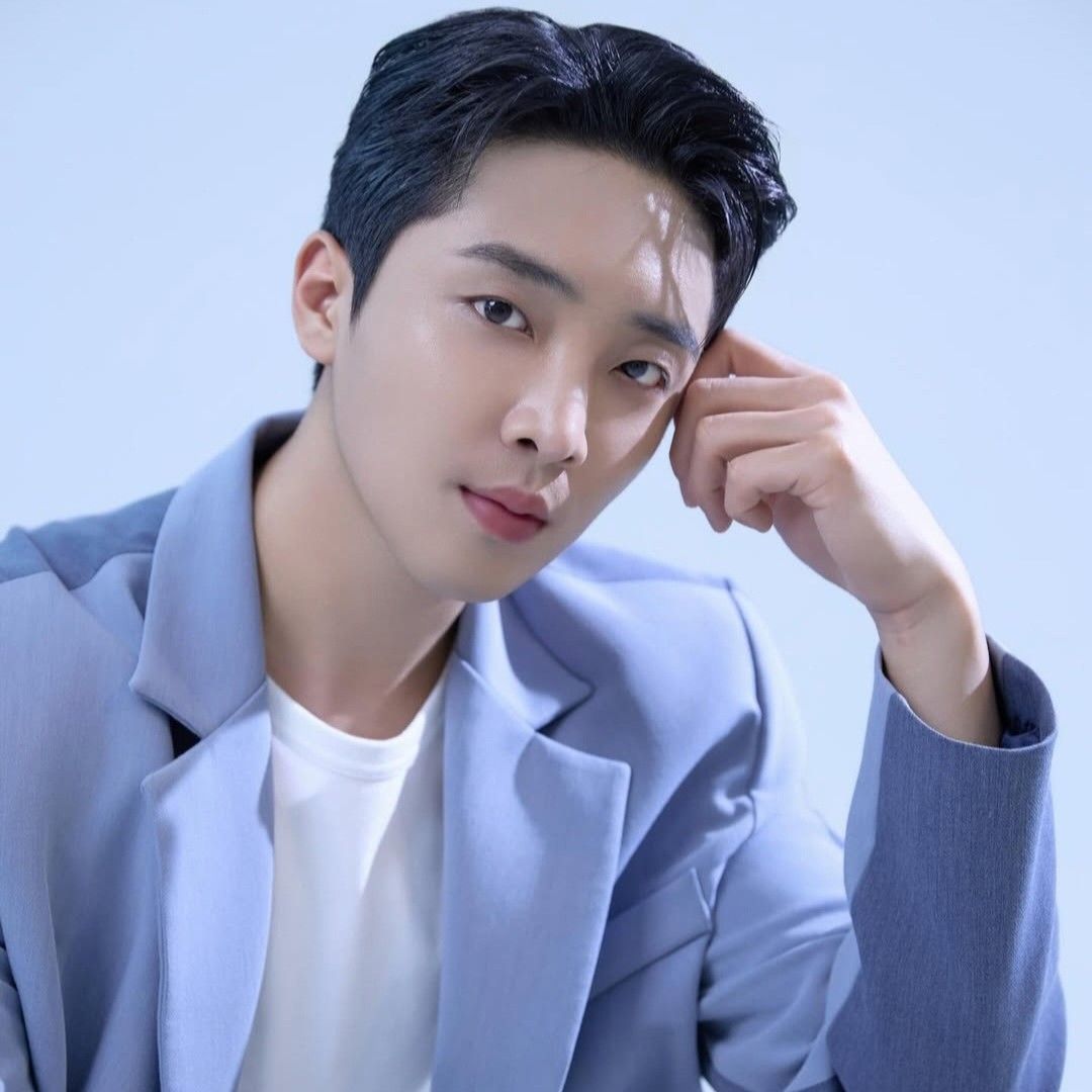 Behind-the-scenes cut of Hwang Yunsung