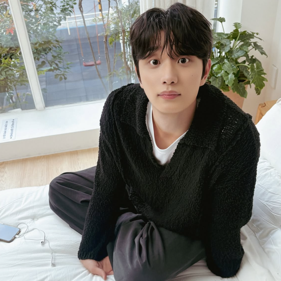 Behind-the-scenes cut of Kim Jaewon