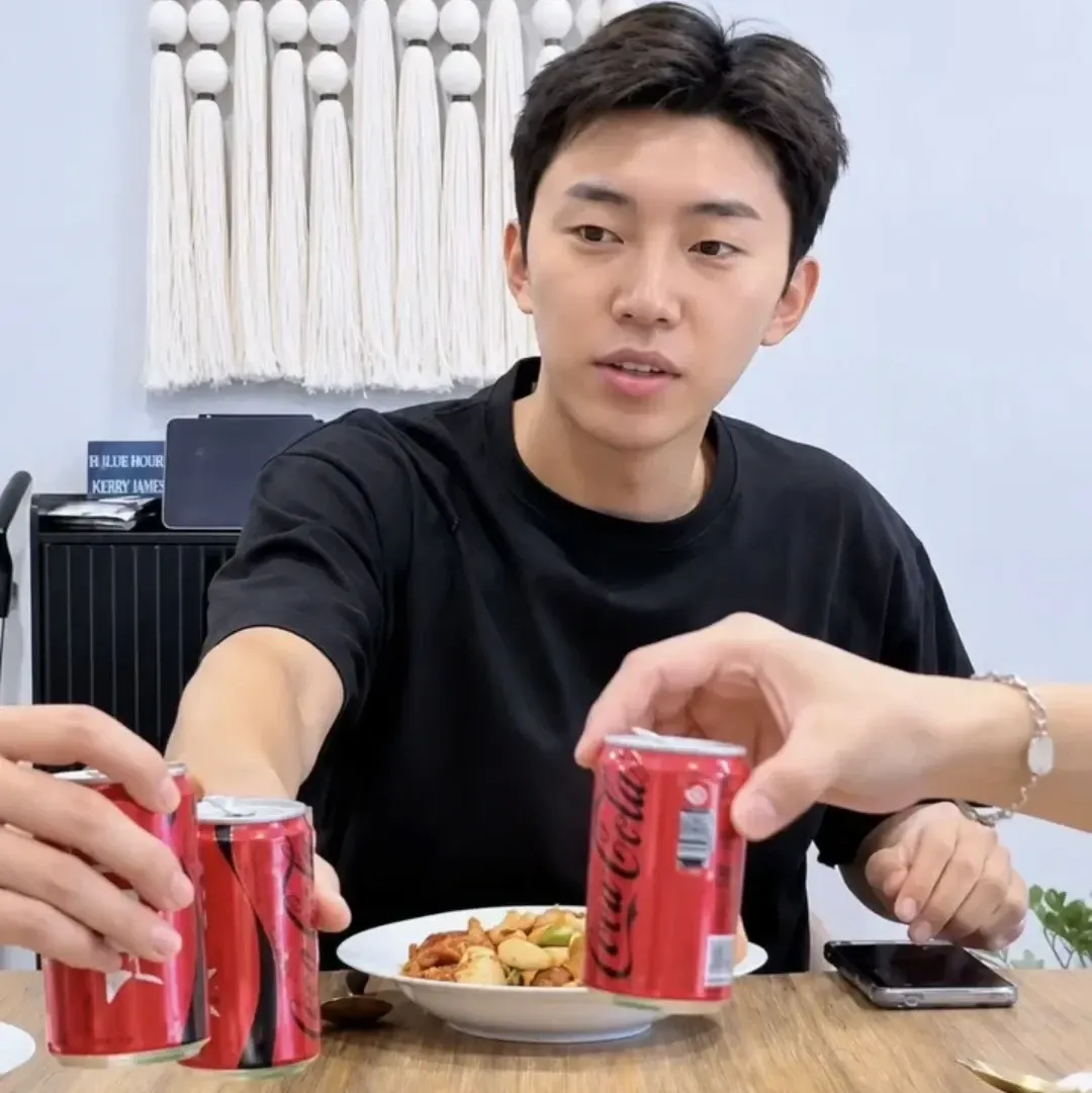 Foto kegiatan terbaru dari Lim Youngwoong