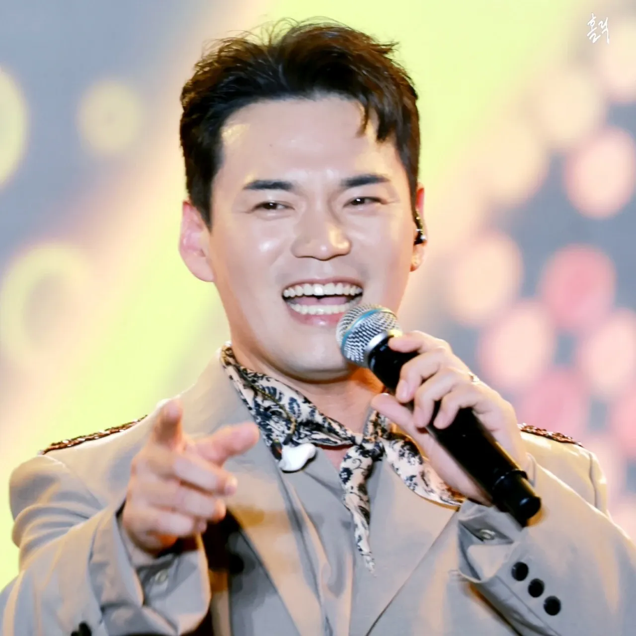 A moment captured by a fan of Cheonrokdam