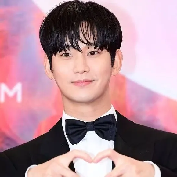 Behind-the-scenes cut of Kim Soohyun