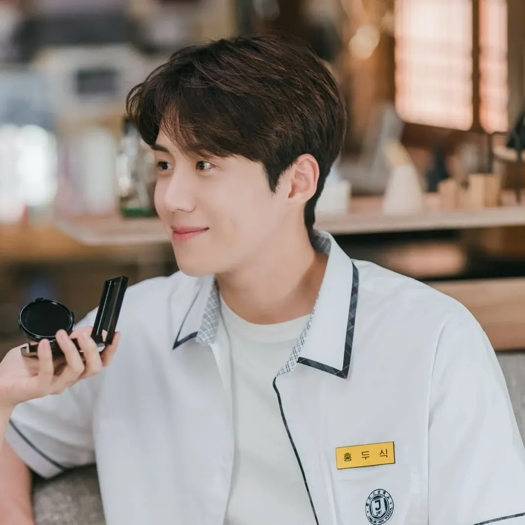 Behind-the-scenes cut of Kim Seonho