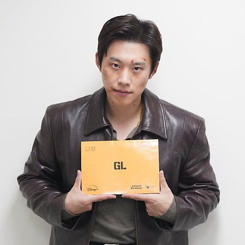 Behind-the-scenes cut of Kim Sungcheol