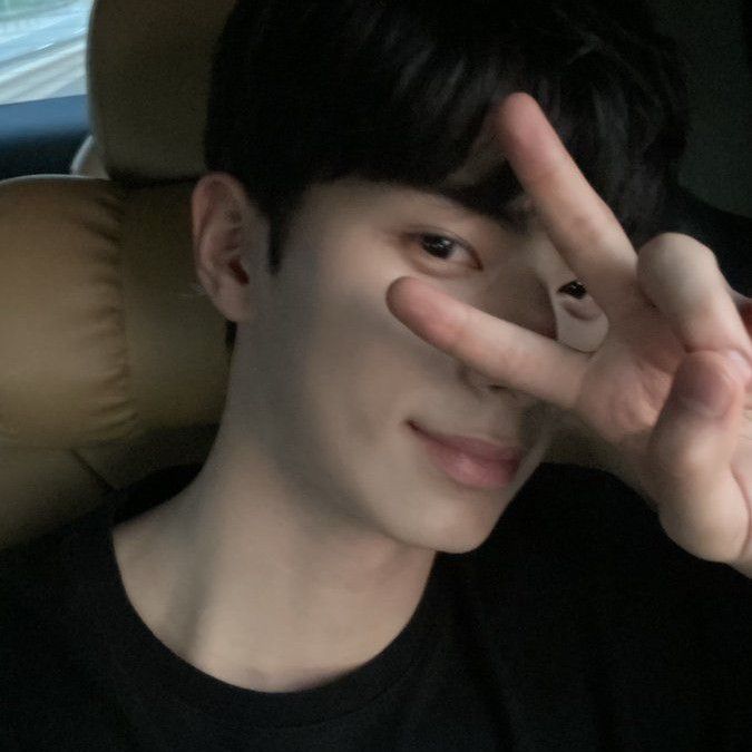 Latest photo of Lee Chaemin