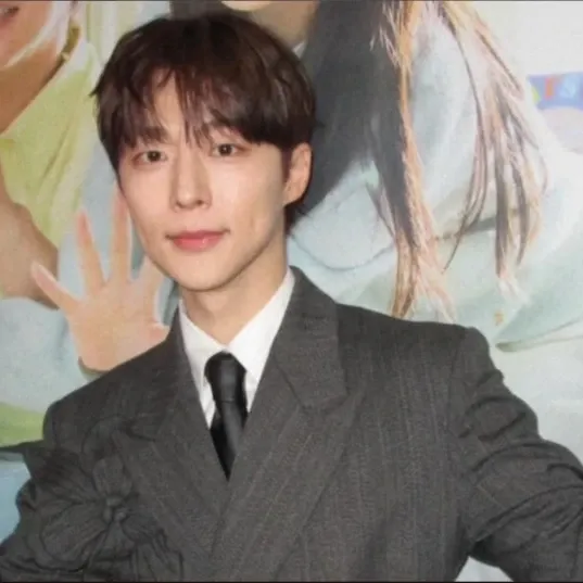 Behind-the-scenes cut of Bae Inhyuk
