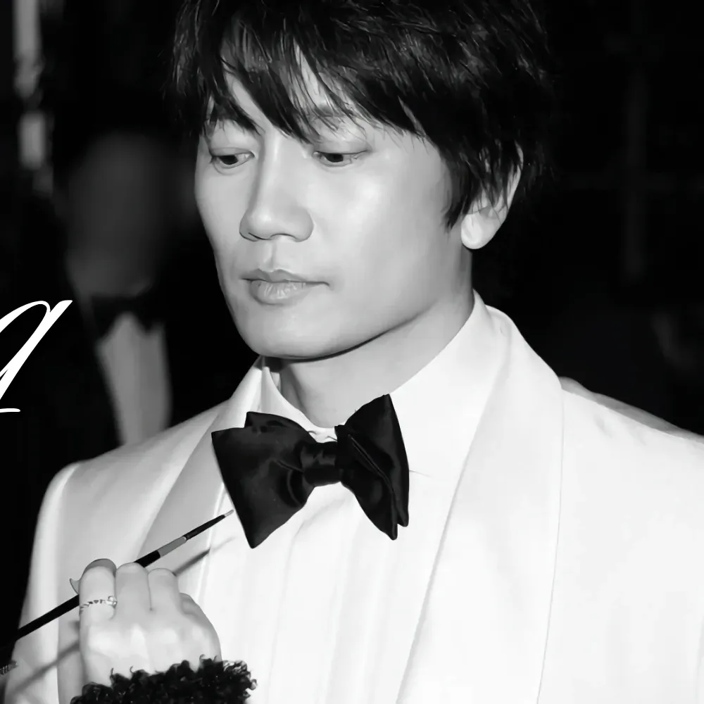 Behind-the-scenes cut of Ji Sung