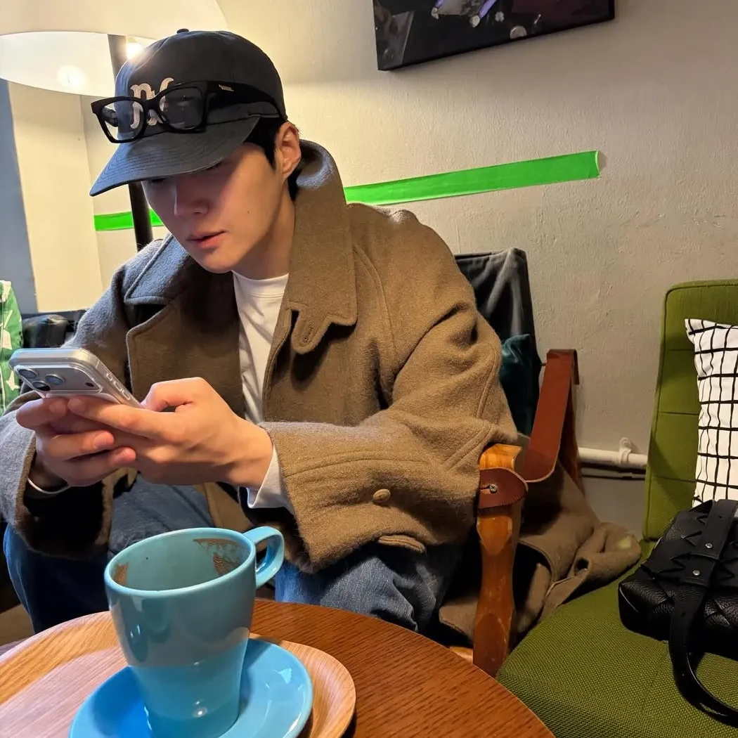 Behind-the-scenes cut of Kim Seonho