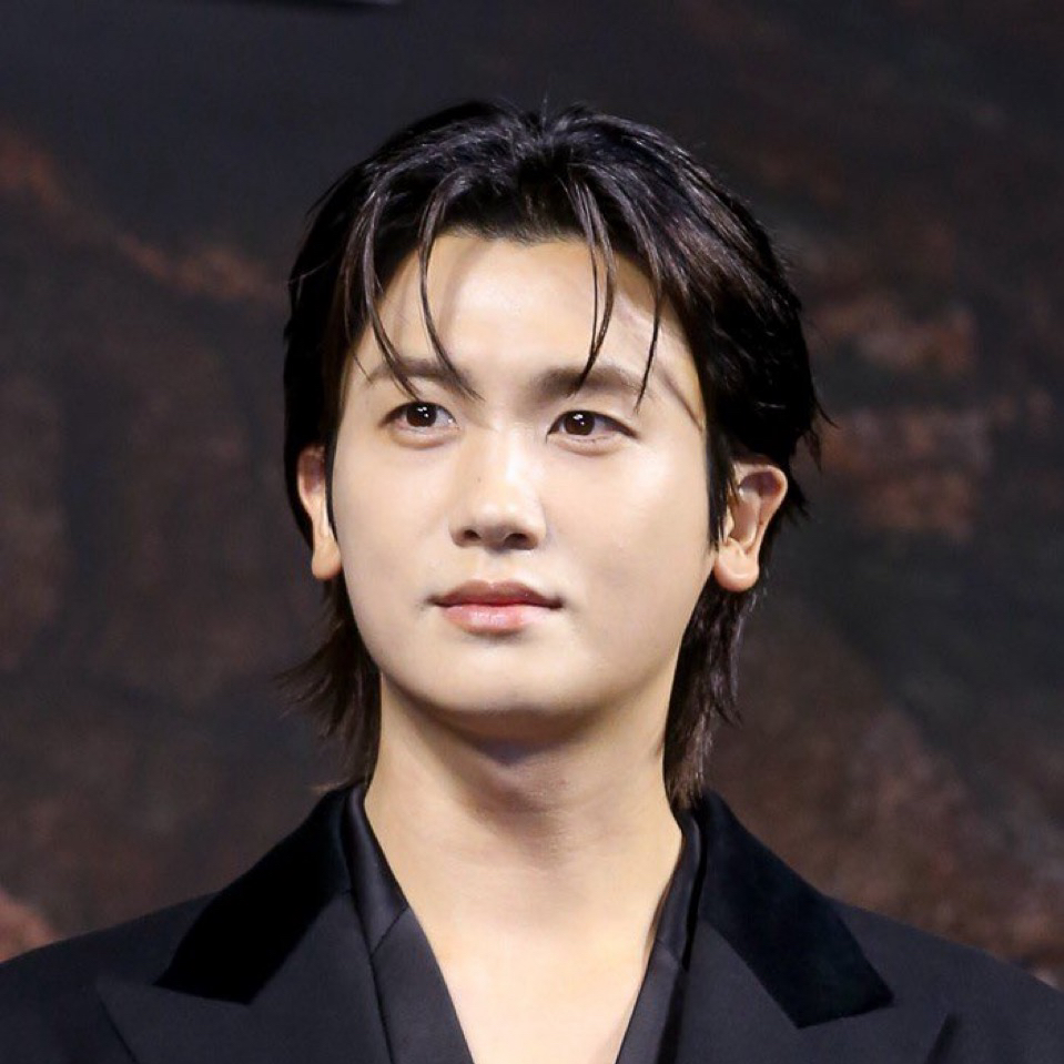 Behind-the-scenes cut of Park Hyungsik