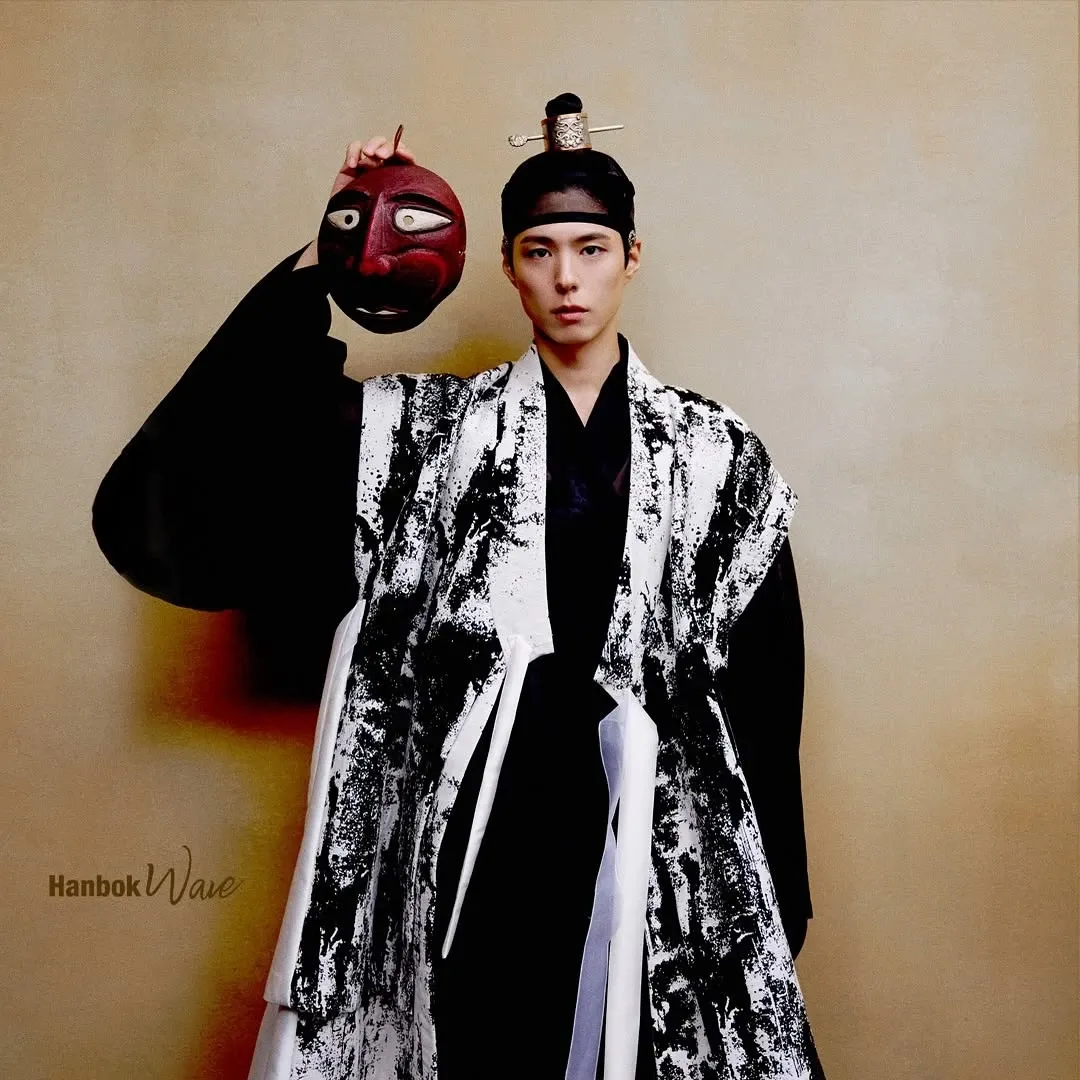 Recent activity shot of Park Bogum