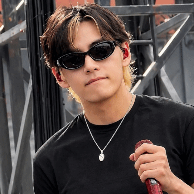 Recent activity shot of Kim Taehyung (V)