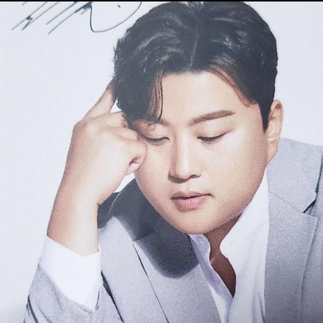 粉丝拍下的金浩中瞬间