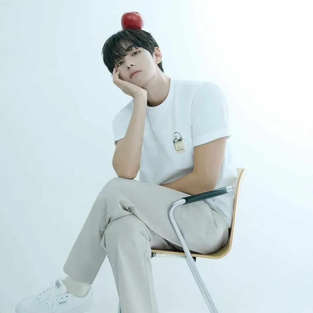 Latest photo of Kim Taehyung (V)