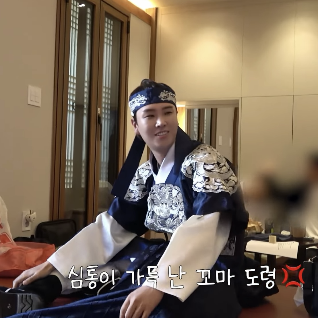 Behind-the-scenes cut of Song Minjun