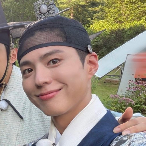 Behind-the-scenes cut of Park Bogum