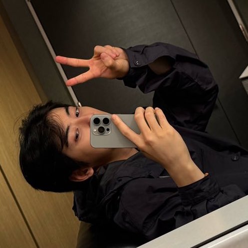 A moment captured by a fan of Cha Eunwoo