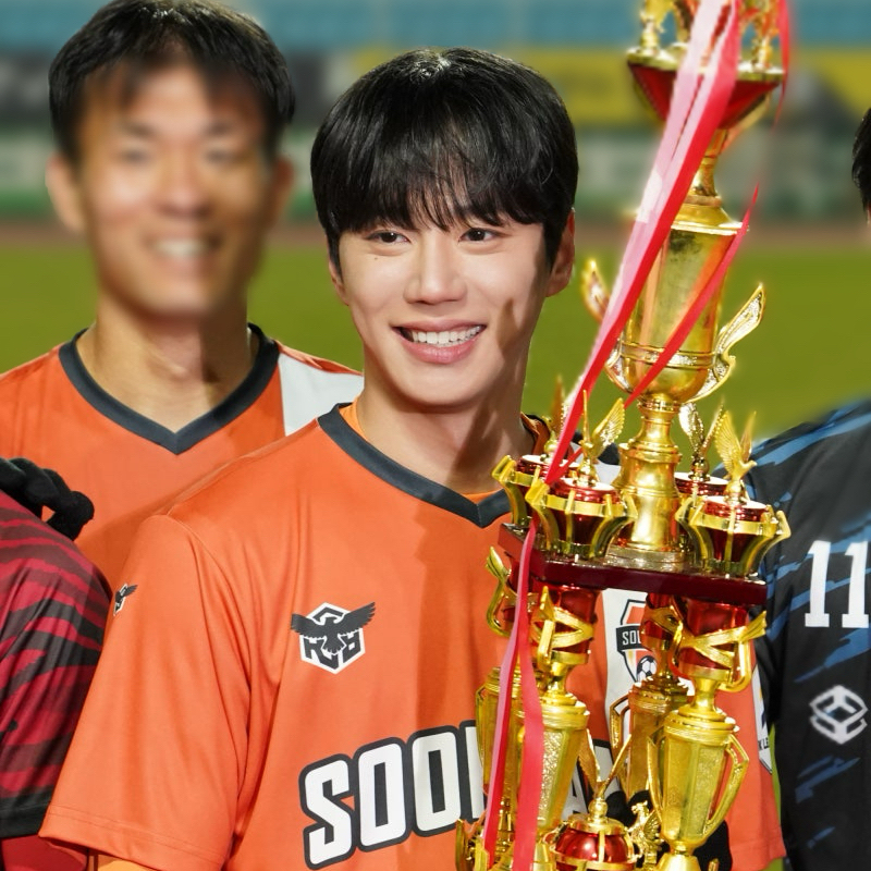 Behind-the-scenes cut of Lee Junyoung