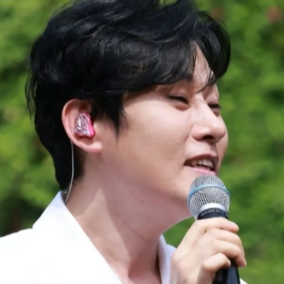 A moment captured by a fan of Kang Moonkyung