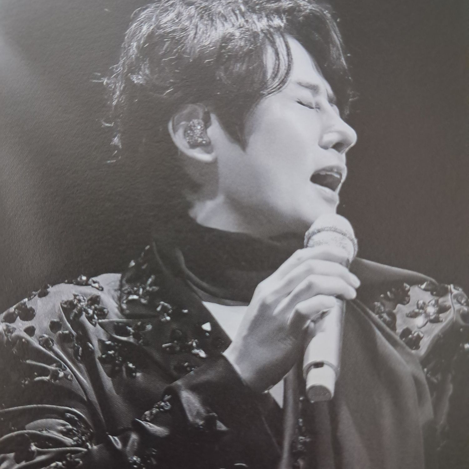 A moment captured by a fan of Kang Moonkyung