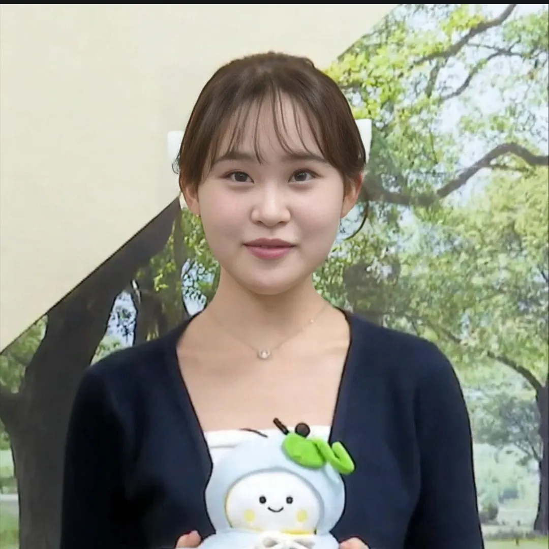 김다현의 비하인드 컷