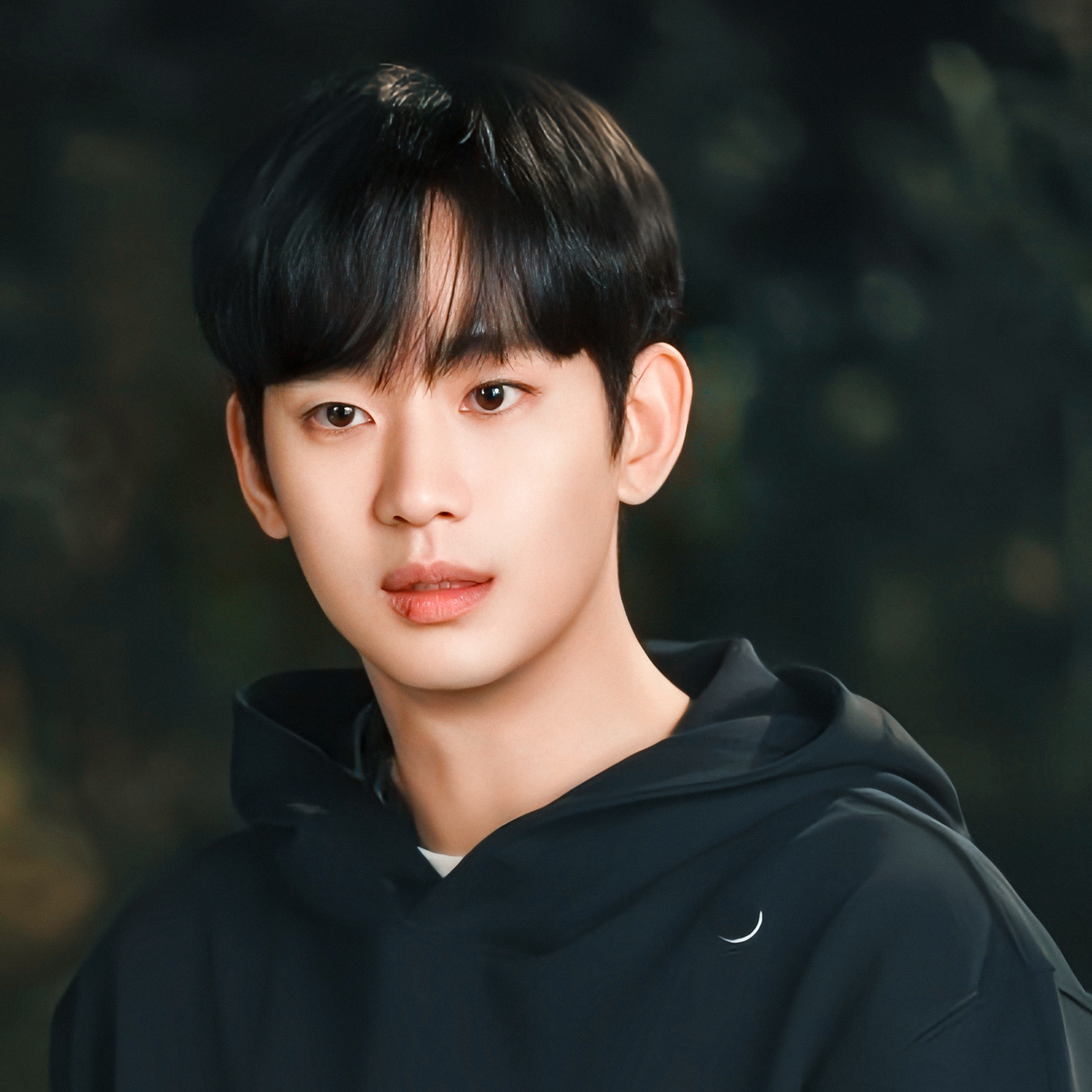 金秀賢的最新照片