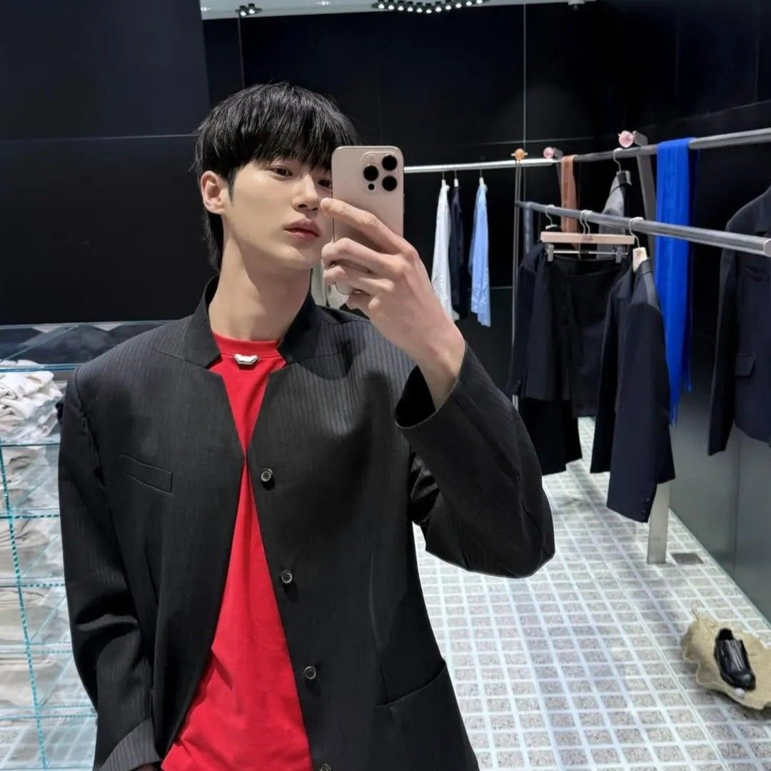 Latest photo of Byeon Wooseok