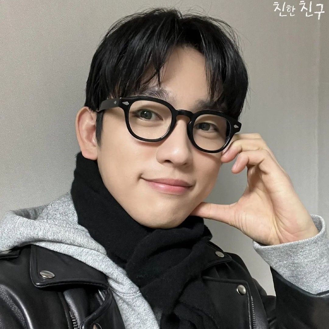 パク・ジニョンの最近の活動ショット