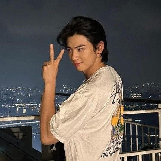 Latest photo of Cha Eunwoo