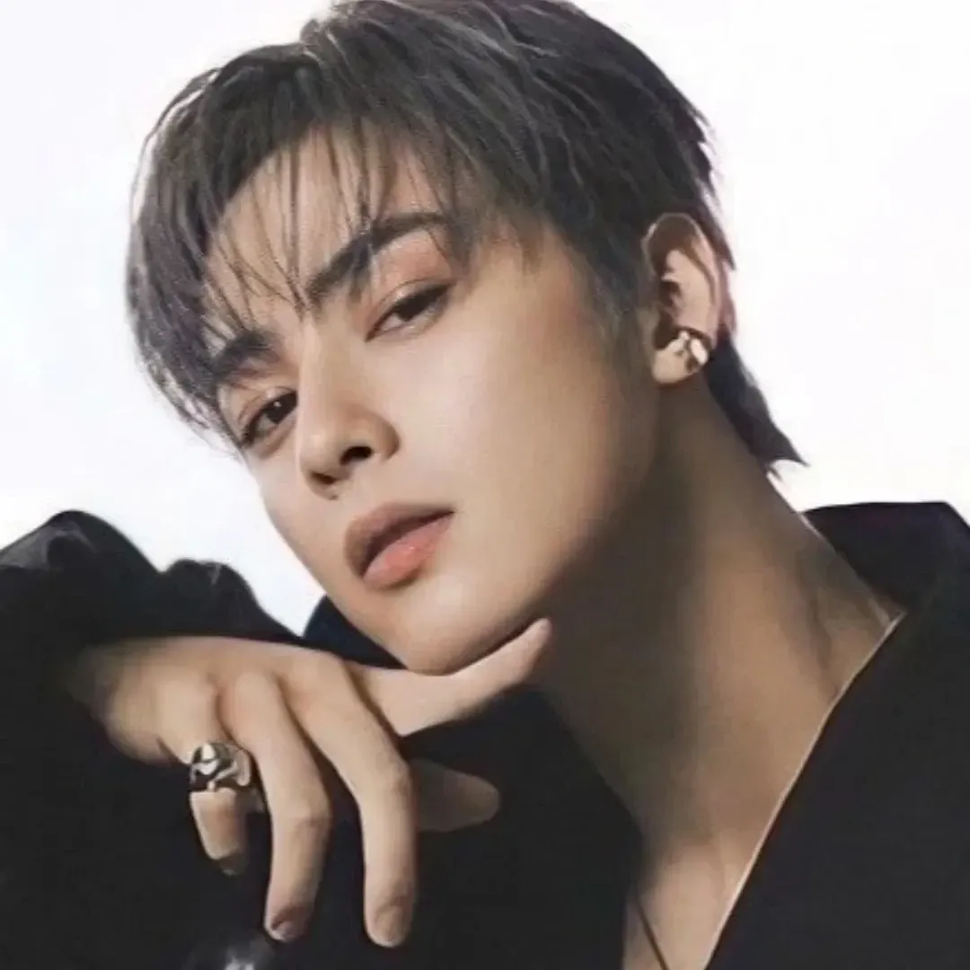 A moment captured by a fan of Cha Eunwoo
