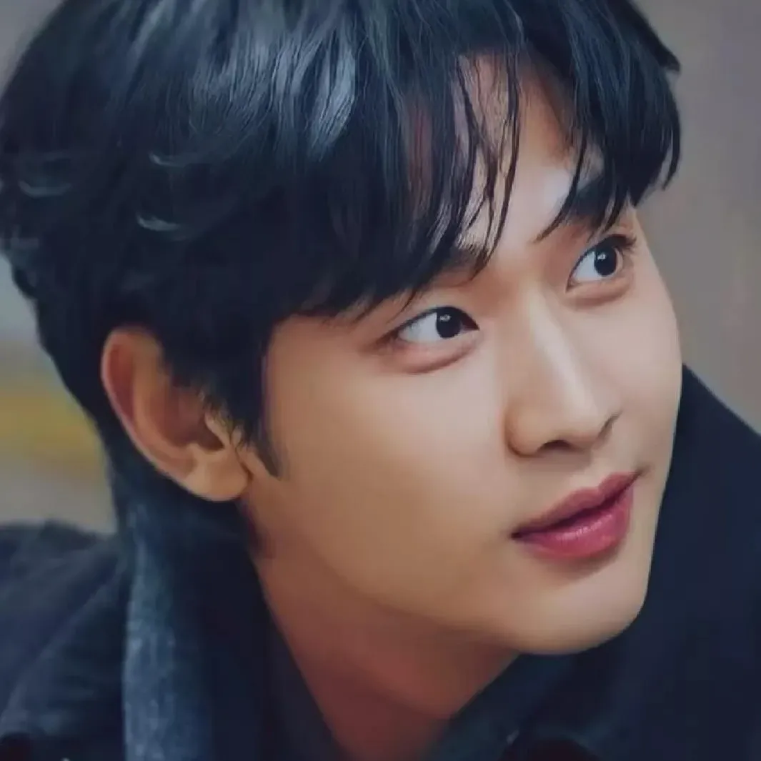 Recent activity shot of Kim Soohyun